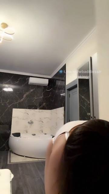 Tango Su ifşa genç kız beyaz iççamaşırlı yayında