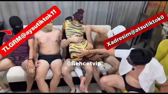 Gangbang Porno Aysutiktok 5 erkekle birlikte oldu