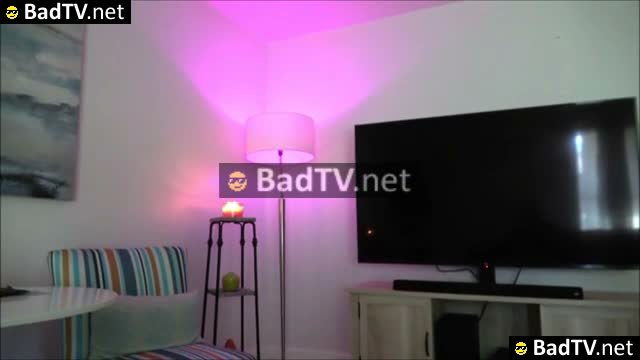Üvey Annesinin Gözlerini Kapatıp Babasıymış Gibi Ağzına Vere